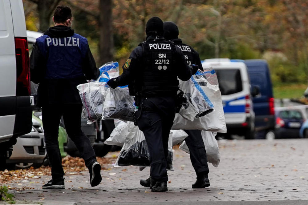 NIJE TERORIZAM Psihički oboleli Sirijac ubadao nožem ljude po vozu u Bavarskoj! Policija: Nasumično birao žrtve