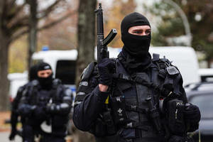 NEPRIHVATLJIVI PREKRŠAJ: Frankfurtska specijalna jedinica raspuštena zbog ekstremističkih desničarskih poruka