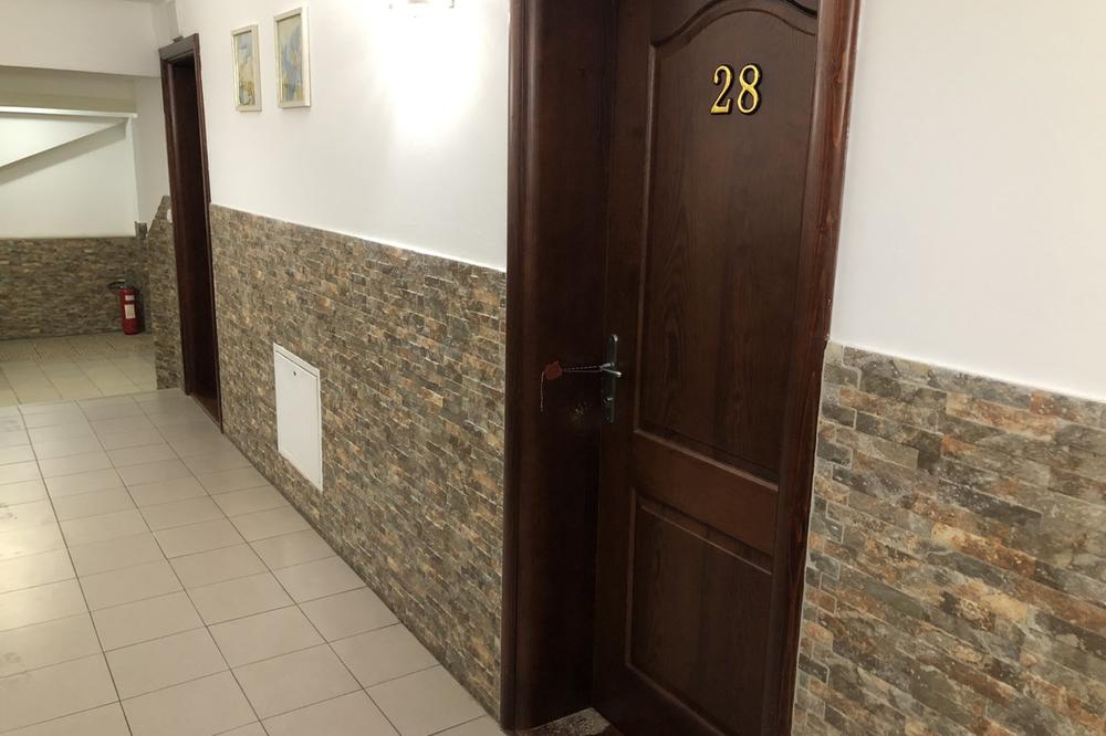 DANIMA LEŽALA MRTVA U HOTELSKOJ SOBI: Otkriven verovatni razlog smrti devojke (22) u Novom Pazaru