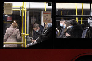 OPASNO! IZ GLUPOSTI ŠIRE ZARAZU: Obratite pažnju pored koga sedite u autobusu! Zaraženi pacijenti se voze pored vas u prevozu!