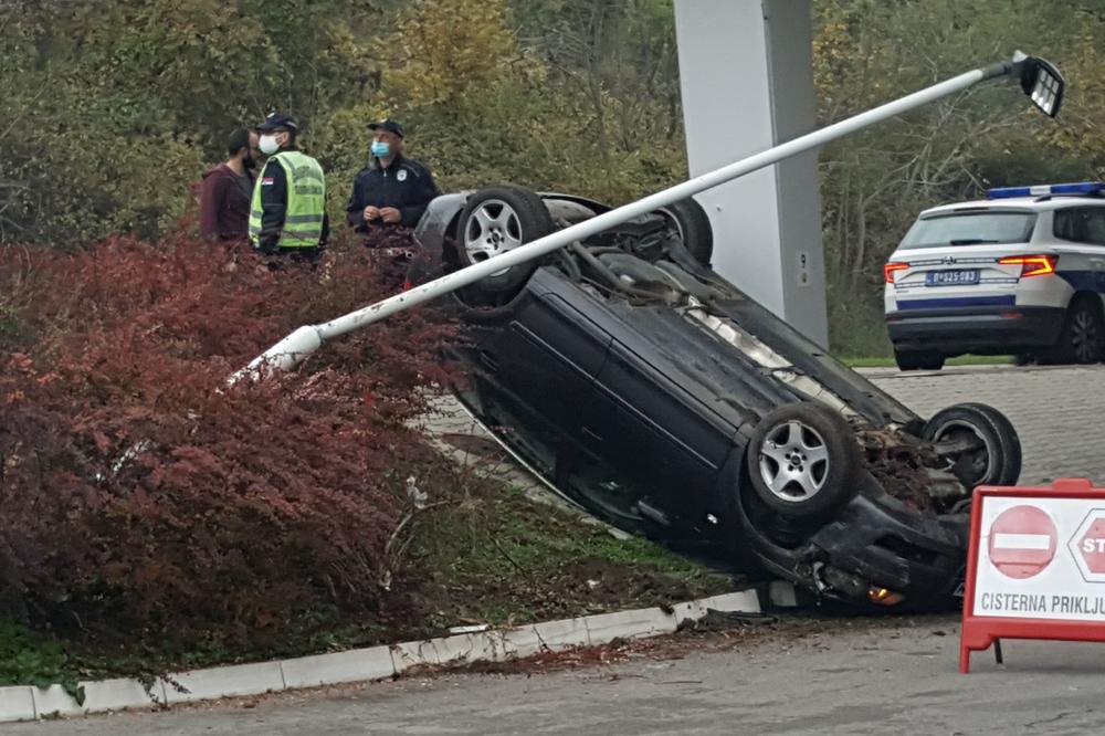 ČITAOCI KURIRA JAVLJAJU: Prevrnuo se auto na Lazarevačkom drumu (FOTO)