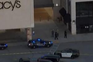 PUCNJAVA U VISKONSINU: Najmanje 6 ranjenih u tržnom centru! Napadač u bekstvu! Ljudi u panici skriveni u radnjama! (VIDEO)