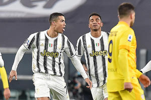 JUVENTUS ZA PETAMA MILANU: Ronaldo sa dva gola srušio Klaljari