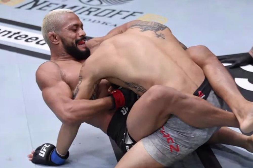 MONSTRUOZNA GILJOTINA UFC ŠAMPIONA Izveo spektakularan potez i odbranio titulu za manje od DVA MINUTA (VIDEO)