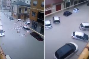 POTOP NA JUGU ITALIJE: Ulice se pretvorile u reke, srušen i most! Automobili skoro da se ne vide od vode (VIDEO)