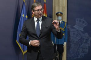 ZASIJALE MEDALJE DANAS U PREDSEDNIŠTVU: Predsednik Vučić uručio priznanja zaslužnim pojedincima i institucijama (FOTO)