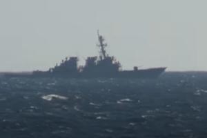 RUSI OBJAVILI SNIMAK OKRŠAJA: Ovako su oterali američki razarač koji je ušao u njihove vode (VIDEO)