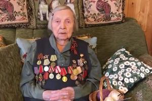 BAKU HEROJA ODLIKOVAO PUTIN: Najstarija jutjuberka (98) štrika, priča o borbi sa nacistima i skuplja pomoć za bitku protiv korone!