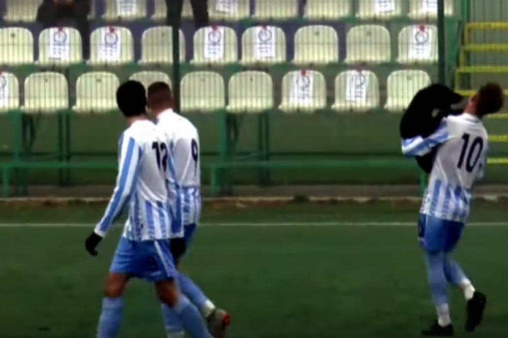 DEČKO SVAKA ČAST! Mladi fudbaler dobio APLAUZ publike zbog gesta vrednog DIVLJENJA! VIDEO