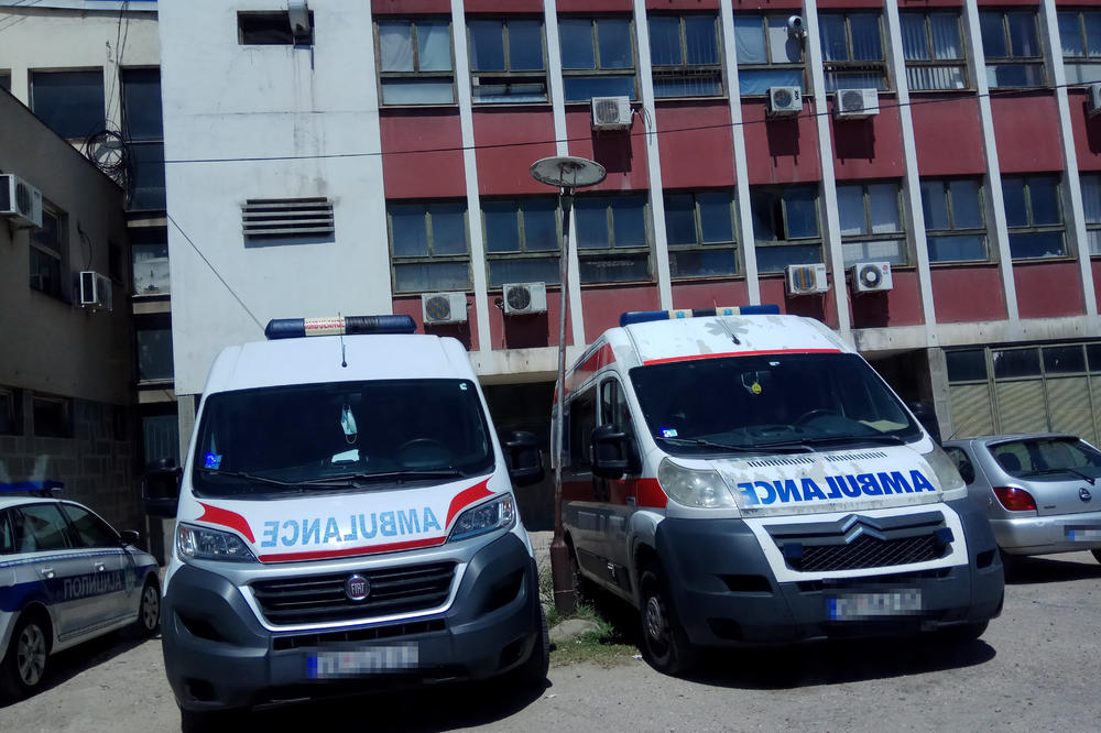AUDI SLETEO S PUTA KOD VRANJA: Povređena dva mladića, jedan prevezen u bolnicu u Niš
