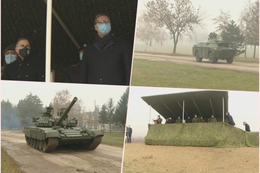 VUČIĆ U NIŠU: Predsednik prisustvovao prikazu tenkova T-72MS i oklopnih vozila SLEDI DODATNO POVEĆANJE PLATA ZA VOJSKU (FOTO)