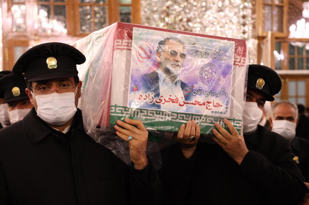 UBIJENI IRANSKI NAUČNIK POSTHUMNO ODLIKOVAN: Prestižni vojni orden predat je njegovoj porodici