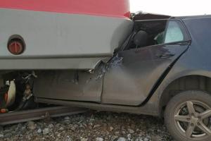 SLIKE UŽASA SA PRUGE KOD BAJMOKA: Poginula žena (31) na čiji auto je naleteo voz na pružnom prelazu
