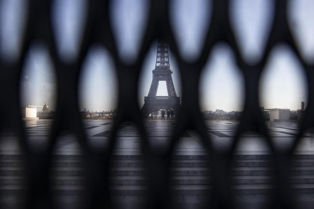 OŠTRIJA OGRANIČENJA Francuska od vikenda nameće nove mere za pojedine regione, u Parizu moguće zaključavanje
