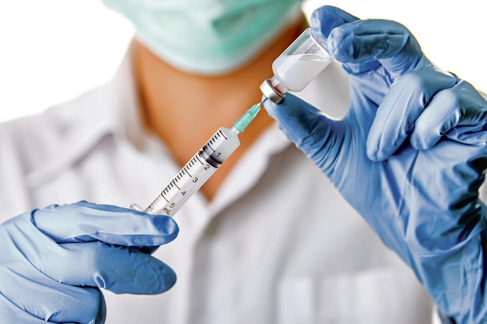 POČELA VAKCINACIJA I U VOJVODINI: Evo ko je prvi primio Fajzerove vakcine