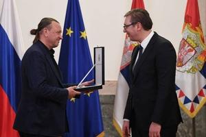 VUČIĆ ODLIKOVAO RUSKOG UMETNIKA MUHINA: Hvala na svemu učinjenom za Srbiju