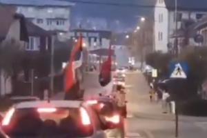CRNA GORA I DALJE SLAVI NOVU VLADU: Trobojke se vijore, iz Tivta krenula auto-litija (VIDEO)