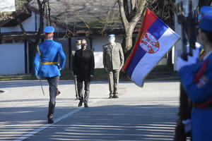 MINISTAR STEFANOVIĆ I GENERAL MOJSILOVIĆ POSETILI GARDU: Nastavite da brinete o Srbiji kao što ste do sada (FOTO)
