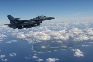 SRUŠIO SE AMERIČKI BORBENI AVION U MIČIGENU: Za pilotom lovca F-16 traga se u nepristupačnim šumama zemlje! Bio sam u avionu!