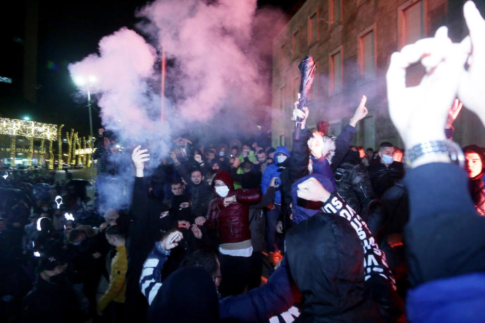 NEMA MIRA U ALBANIJI: Sukobi i na trećem danu protesta zbog ubistva mladića (VIDEO)