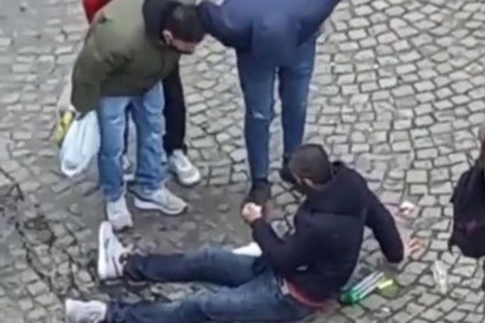 TUČA MIGRANATA U CENTRU BEOGRADA: Trojica prebila jednog, mladić krvav ostao da leži, prolaznici mu pomogli (VIDEO)
