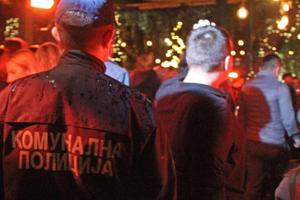 RASTURENA KORONA ŽURKA: Komunalci rasterali goste iz lokala na Obilićevom vencu, zatekli oko 100 ljudi bez maski!