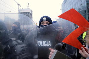 POLJACI NE ODUSTAJU! PROTEST NA ULICAMA VARŠAVE: Borimo se za slobodu! (FOTO)