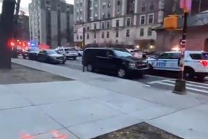 PUCNJAVA U NJUJORKU: Napadač otvorio vatru na hor ispred crkve, policija uzvratila i teško ga ranila (VIDEO)