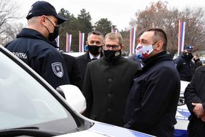MINISTAR VULIN: Policija dobila 15 vozila opremljenih savremenom informacionom opremom, do kraja godine još 50
