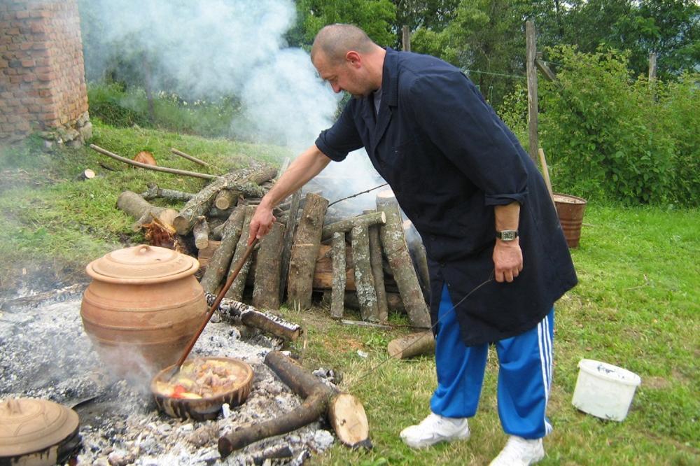 SRBIJA IMA ČIME DA SE DIČI NA UNESKOVOJ LISTI: Posle srpske slave, kola i gusli, upisano i zlakusko lončarstvo!