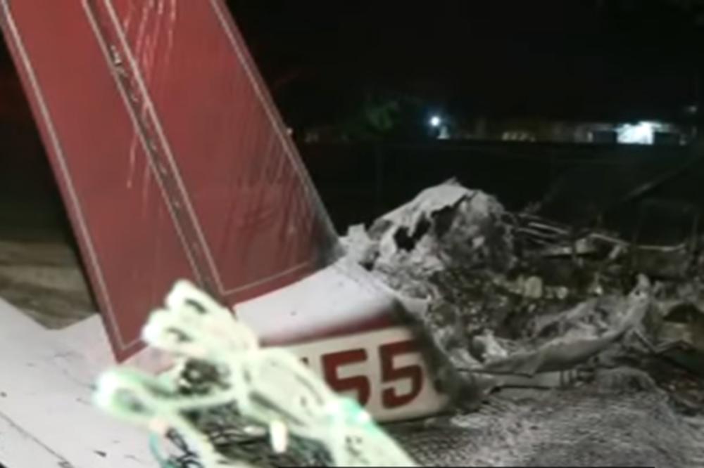 SRUŠIO SE MALI AVION NA FLORIDI: Dvoje dece i dvoje odraslih povređeno! Letelica pala blizu kuća i zapalila se! (VIDEO)