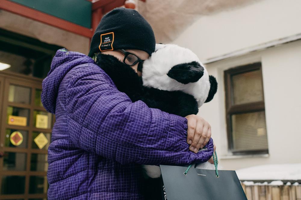PUTIN ISPUNIO ŽELJU MALOM SAŠI: Dečak samo želeo da zagrli pandu, a na genijalan način je opisao ove divne životinje (FOTO, VIDEO)