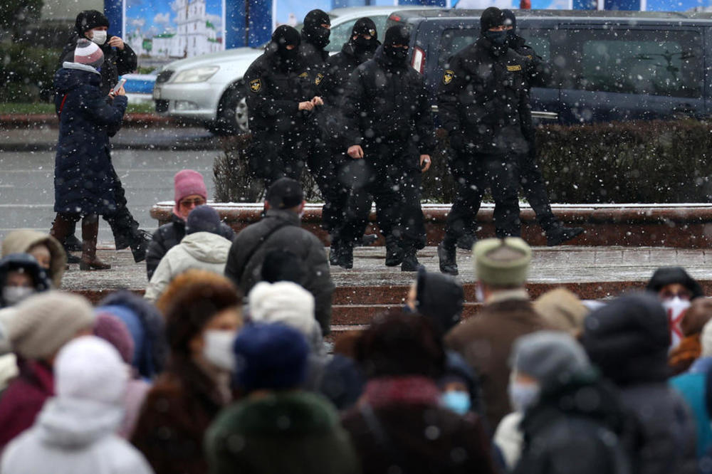 NOVI PROTESTI U MINSKU: Policija sprečavala okupljanja, uhapšeno 100 ljudi