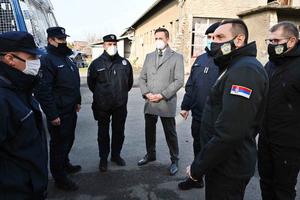 MINISTAR VULIN U OBILASKU POSEBNE JEDINICE POLICIJSKE BRIGADE: Nijedan policajac ne izlazi na ulicu da bi se tukao (FOTO)