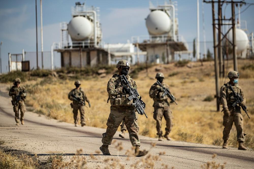AMERIČKI VOJNICI NAPADNUTI NEPOZNATIM ORUŽJEM U SIRIJI: Pentagon pokrenuo istragu, sumnja se na impulsno oružje i naravno Ruse