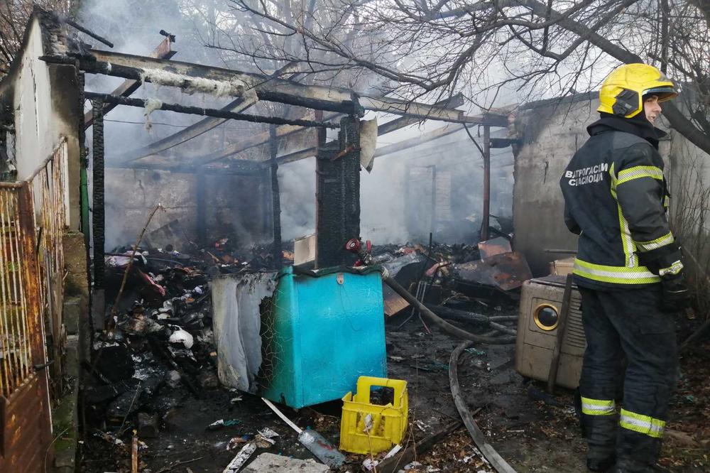 POŽAR KOD SAJMA: Izgorela porodična kuća, vatrogasci i dalje na terenu (KURIR TV)