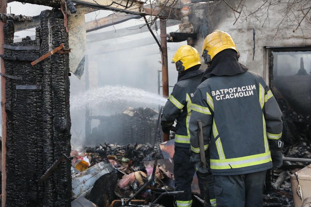 TRAGEDIJA KOD KNIĆA: Izgorela porodična kuća, nakon gašenja vatre pronađeno telo