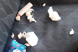 UHAPŠEN (37) NA VOŽDOVCU: Policija mu pretresla automobil i pronašla 58 paketića heroina