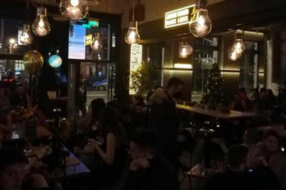 KOMUNALCI RASTURILI KORONA ŽURKU U CENTRU BEOGRADA: Ušli u restoran i zatekli ŠOK scenu! (FOTO)