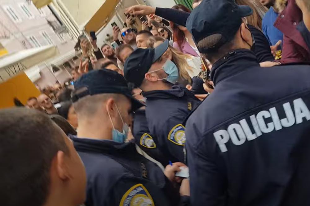 HRVATI NA BADNJI DAN ZABORAVILI NA KORONA MERE: Ulice pune, niko ne nosi masku, ni policija im ništa nije mogla (VIDEO)