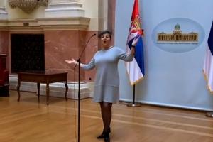 ANA BEKUTA PUSTILA GLAS U SKUPŠTINI: Pevačica uradila ono o čemu Srbija BRUJI! A ovo su svi komentari na MREŽAMA! (VIDEO)