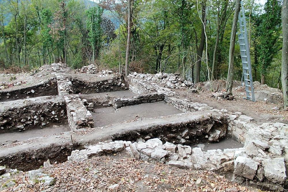 SREĐUJU CRKVU IZ ŠESTOG VEKA: Na Orlovinama u Malom Zvorniku nađeni ostaci crkve koja je bila duža od 30 i široka oko 20 metara