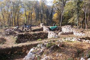 ISPLIVALE TAJNE NEKADA NAJVEĆEG GRADA NA BALKANU: Nastavljena arheološka istraživanja na lokalitetu Orlovine kod Malog Zvornika