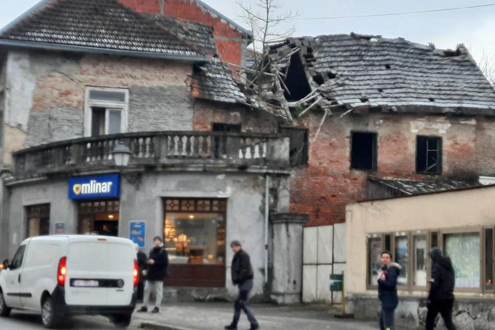 PETRINJA U RUŠEVINAMA POSLE POTRESA: Meštani se plaše da se vrate u oštećene kuće, na ulicama vlada panika