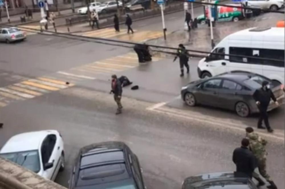 PUCNJAVA U CENTRU GROZNOG: Poginula dva policajca, ubijen napadač! (VIDEO)