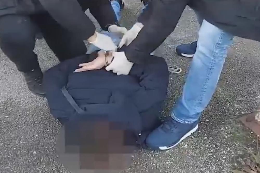 BRZA REAKCIJA POLICIJE U PETROVCU NA MLAVI, NASILNIK (19) ODMAH UHVAĆEN: Udario muškarca (43) s leđa da bi mu oteo lančić