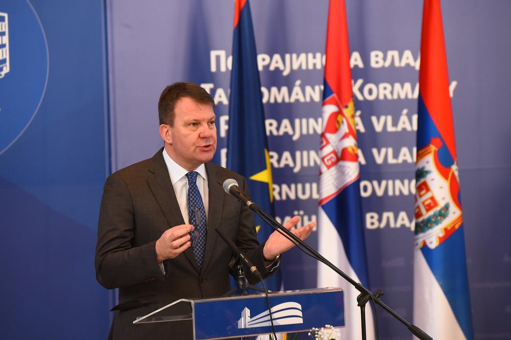 U Pokrajinskoj vladi uručeni ugovori za razvoj saobraćaja i putne infrastrukture