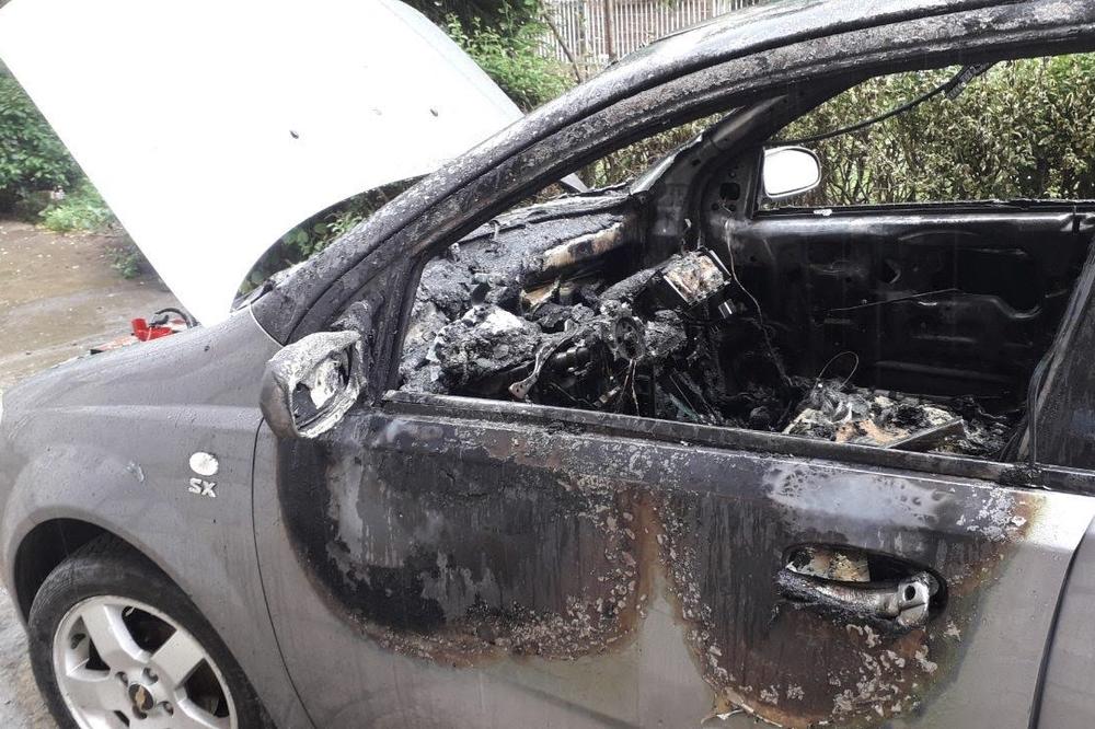 18 MESECI ROBIJE ZA DVOJAC: Zapalili automobil zubara iz Aleksinca