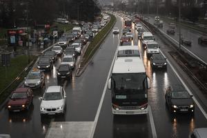 AMSS UPOZORAVA: Pojačan saobraćaj zbog početka vikenda