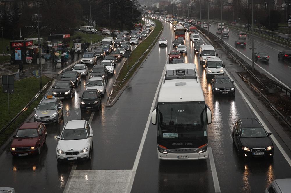 VOZITE PAŽLJIVO: AMSS pozvao na prilagođanje vožnje promenljivom stanju na putevima